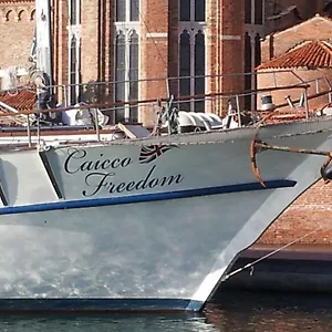 Botel Boat&breakfast Caicco Freedom, Venezia